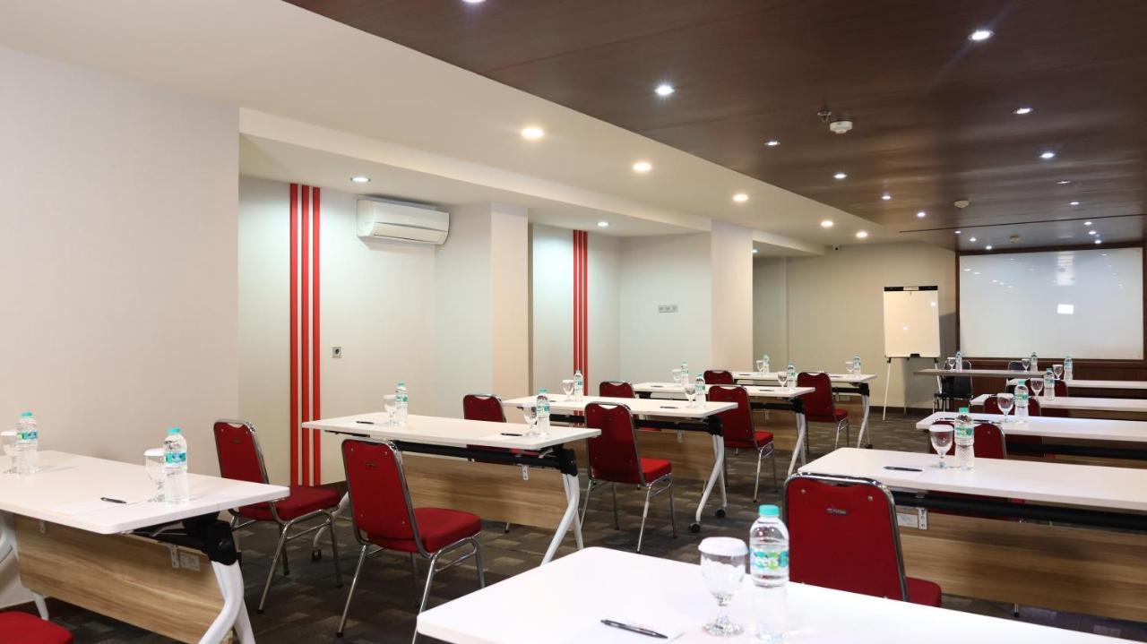 Moritz Hotel Rsab Harapan Kita Jakarta Exterior photo